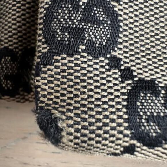 GUCCI VINTAGE BELT BAG/CROSS BODY BAG WITH ADJUSTABLE STRAP. - Picture 9 of 14